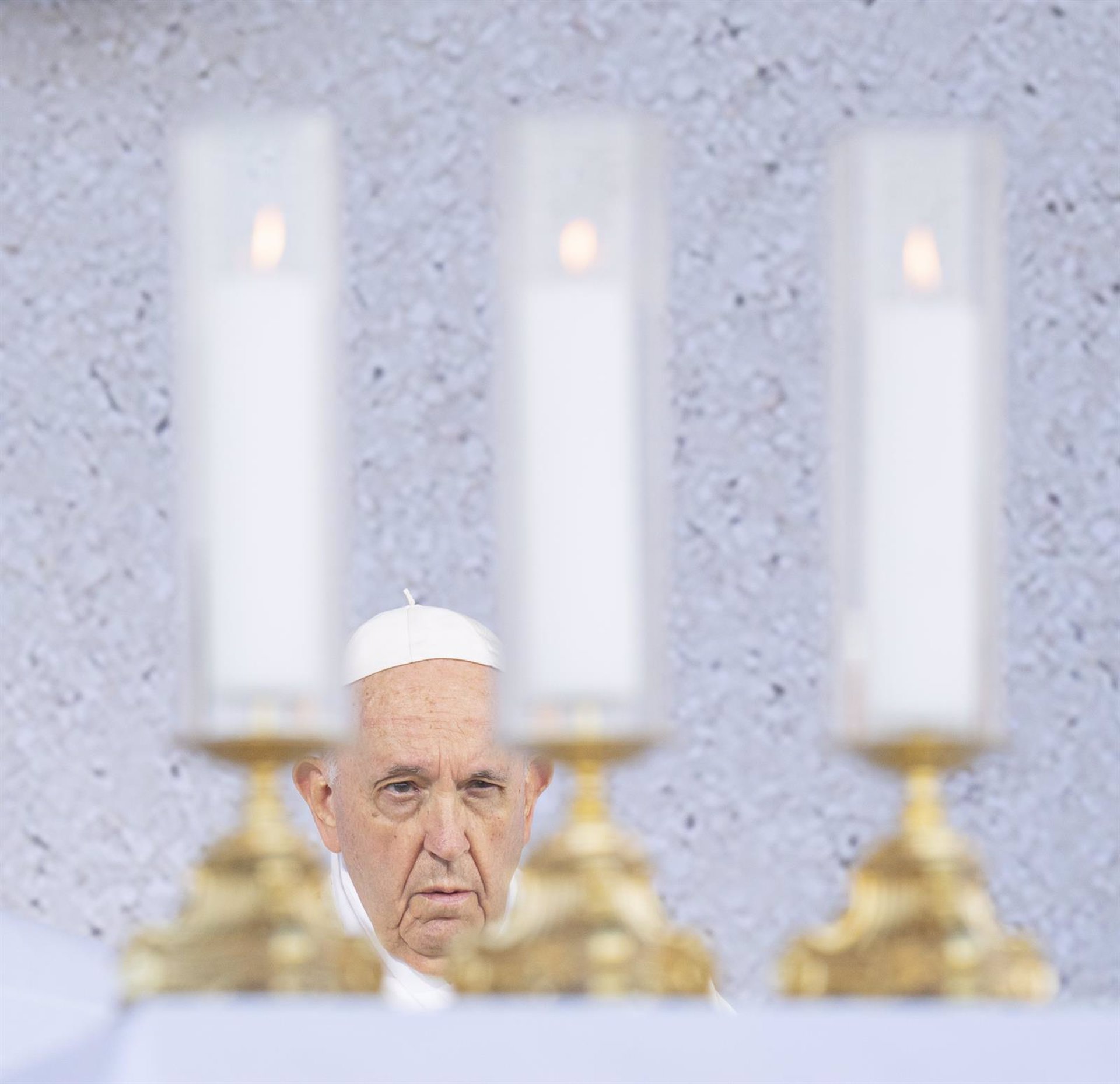 El Papa expresa su "vergüenza" por la "incapacidad de la Iglesia" en actuar ante los casos de abusos sexuales