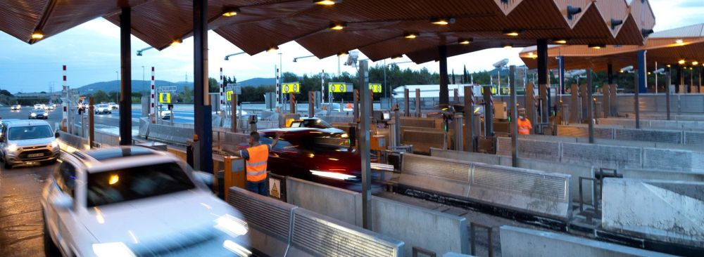 Bruselas acepta que España no imponga peajes en las autovías y desbloquea 94.000 millones 