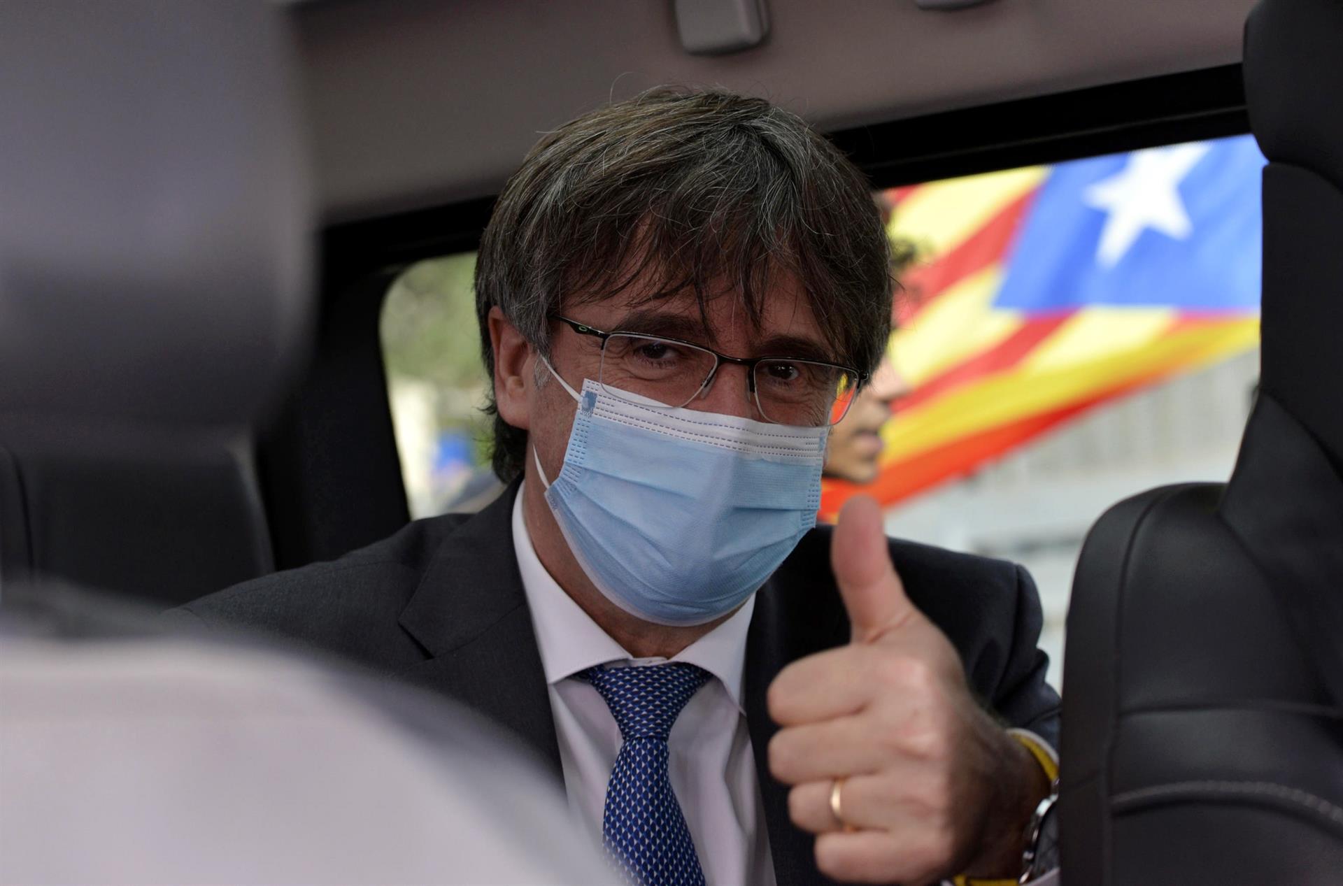 Puigdemont dice "basta" a España y exige "autocrítica" ante los intentos fallidos de extradición