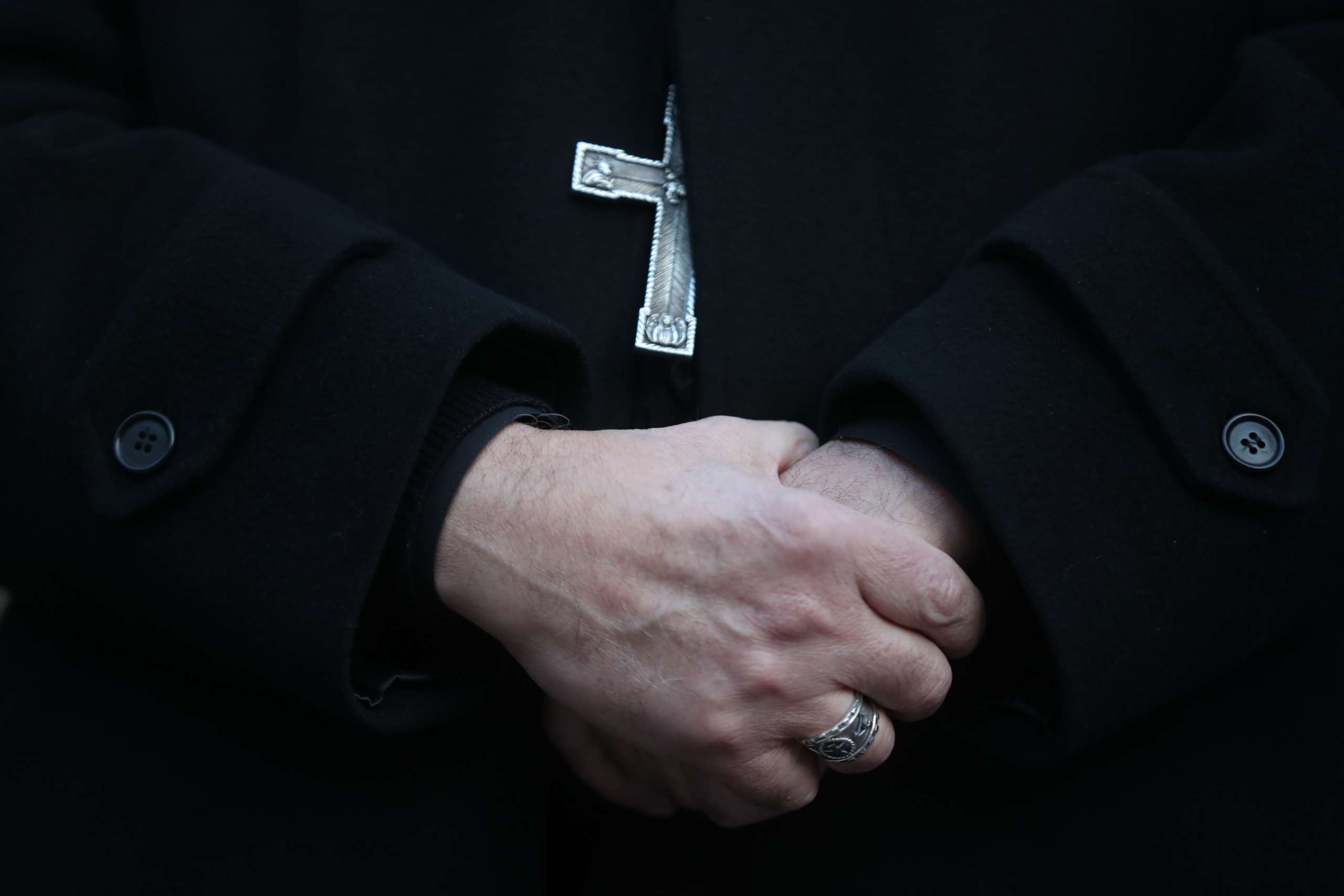 Una comisión independiente destapa al menos 216.000 casos de pederastia en la Iglesia francesa