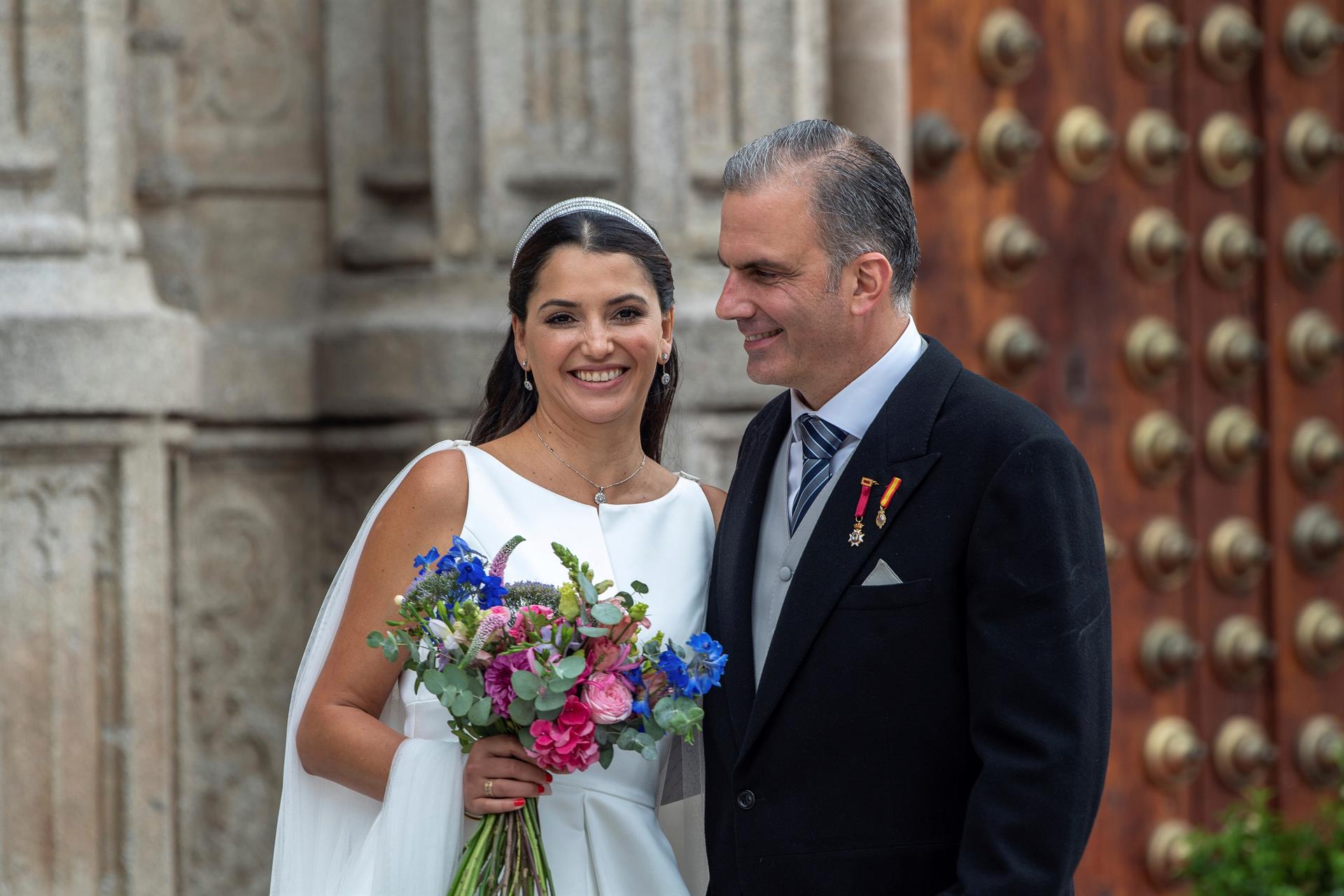 Ortega Smith se casa con Paulina Sánchez en el monasterio de San Juan de los Reyes