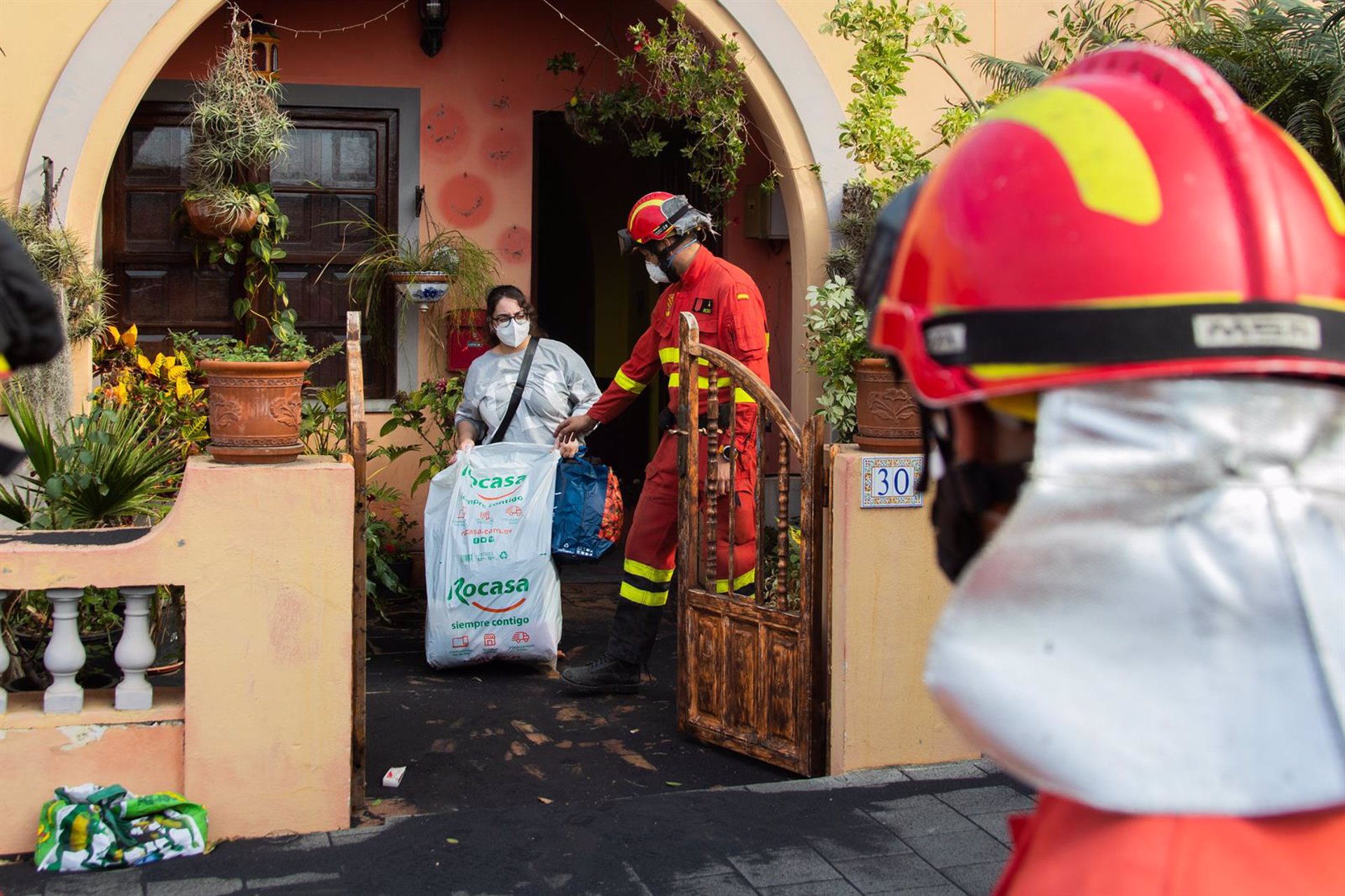 Cerca de mil personas regresan a sus casas en La Palma tras la erupción del volcán