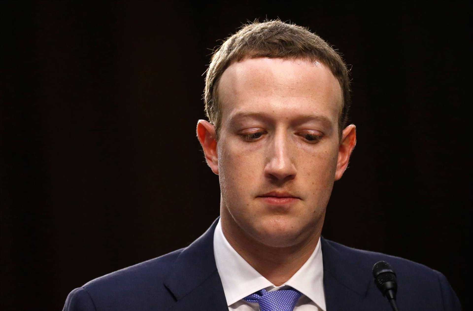 Zuckerberg niega que Facebook anteponga los beneficios al bienestar de los usuarios