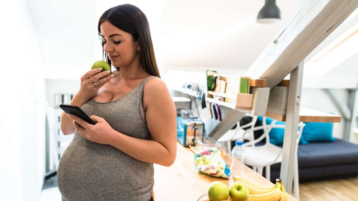 Alimentos que debes consumir durante el embarazo para evitar el estreñimiento