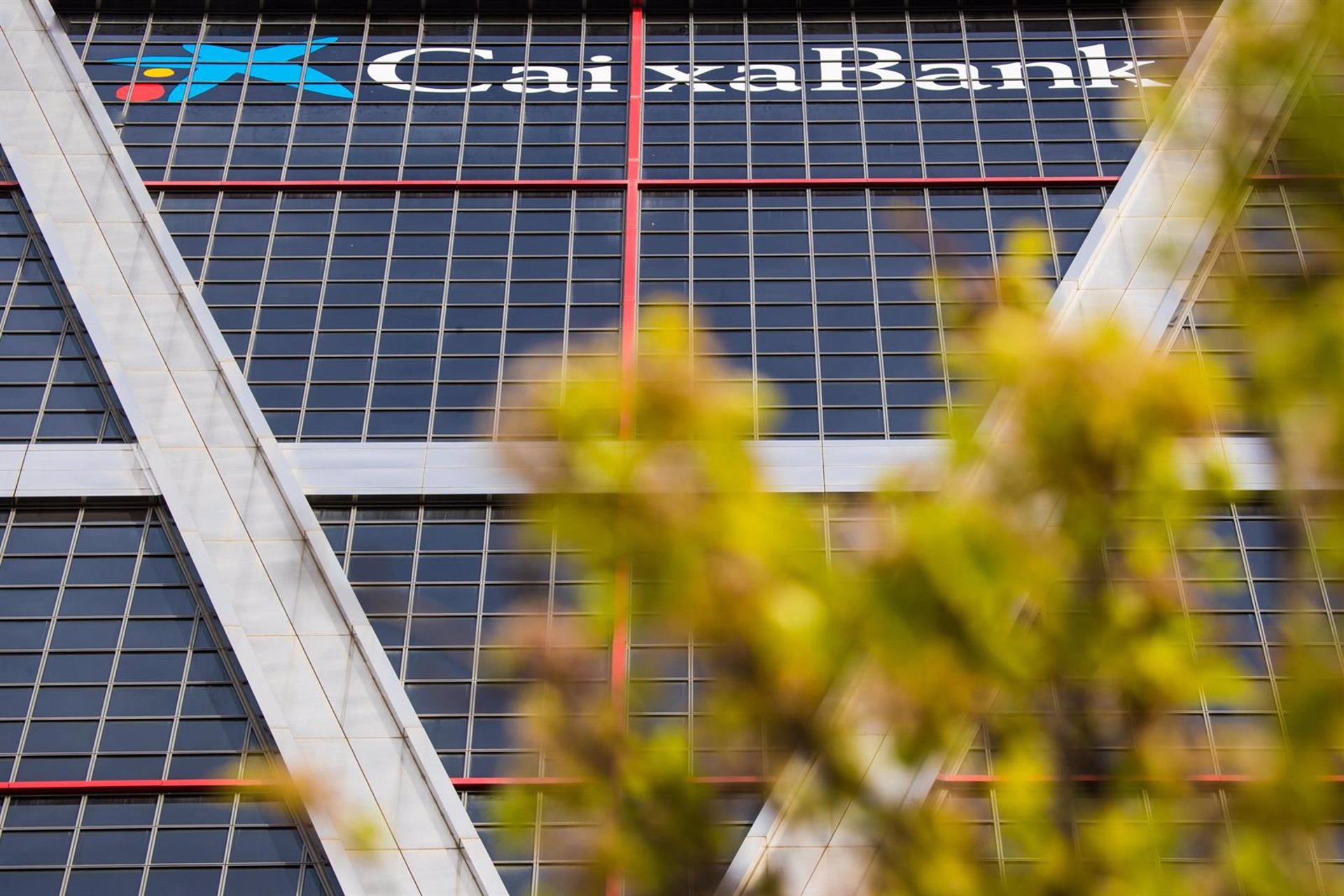 CaixaBank gana 2.200 millones sin el efecto fusión en los nueve primeros meses del año