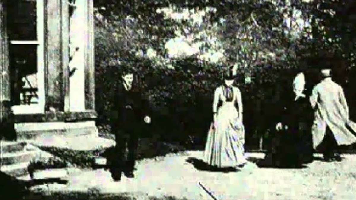 Escena de 'El jardín de Roundhay', la película más antigua de la historia del cine.