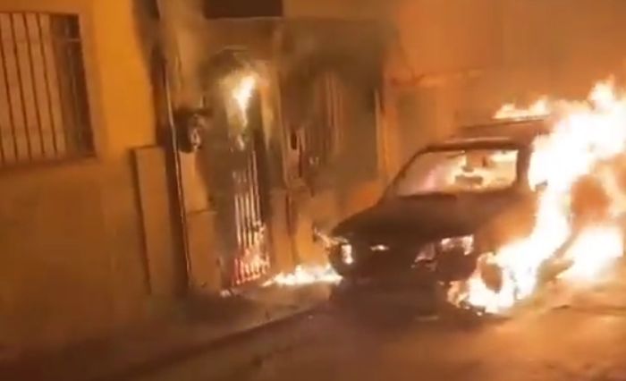 Atacada con un contendor en llamas la casa del alcalde de Navas de San Juan