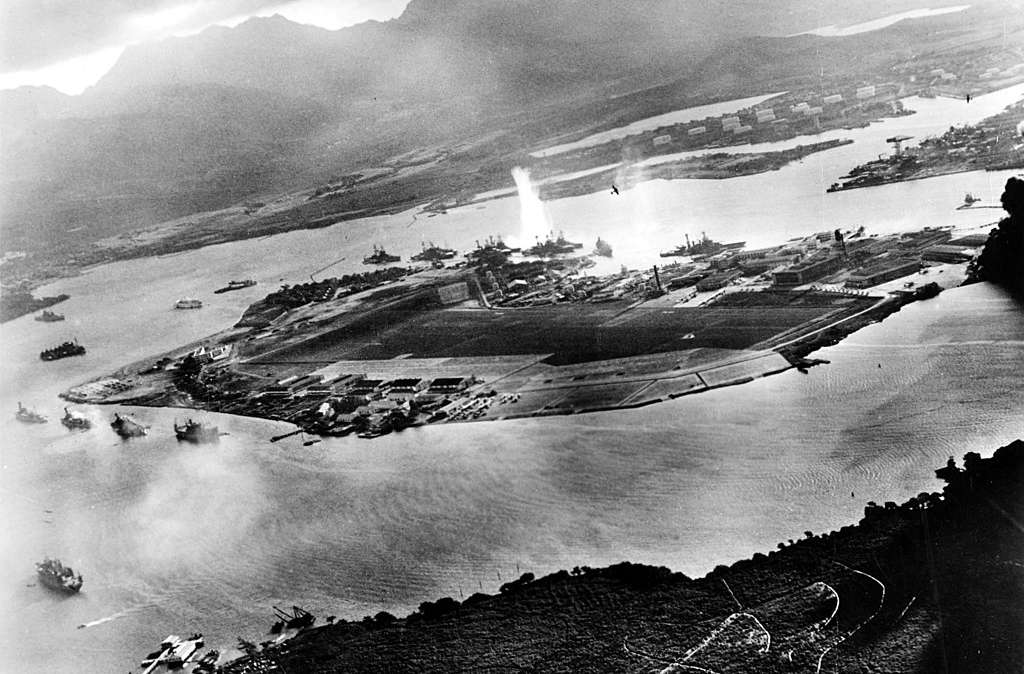 Ataque japonés a Pearl Harbor.