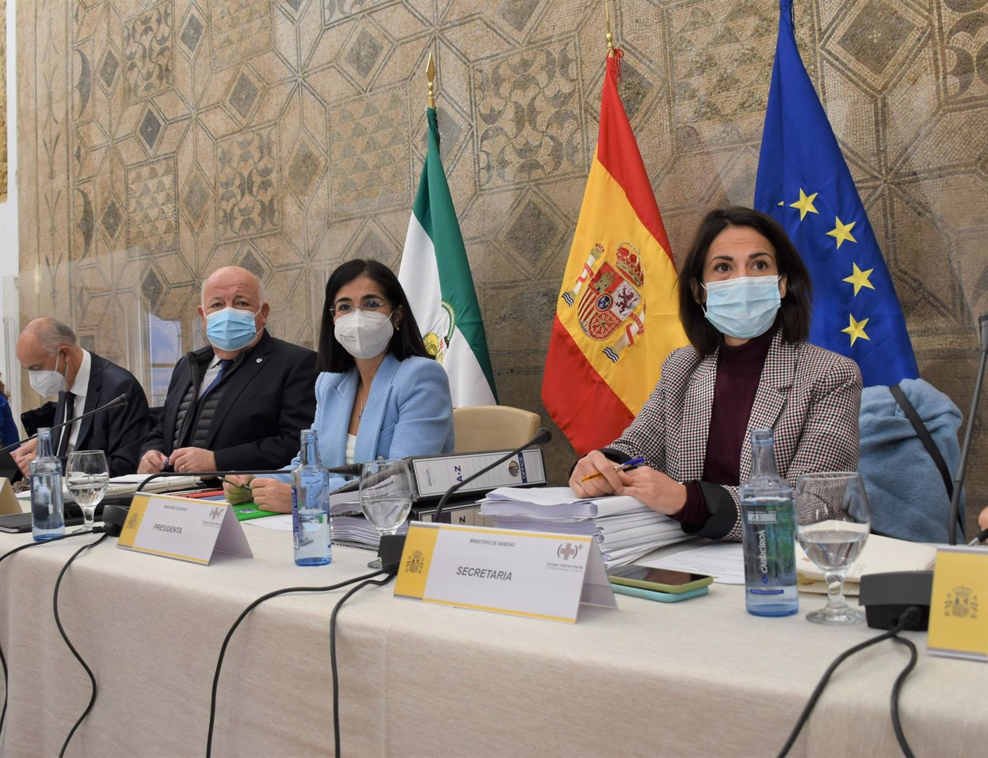 Darias descarta la vacunación obligatoria en España: "Nuestra situación es diferente"