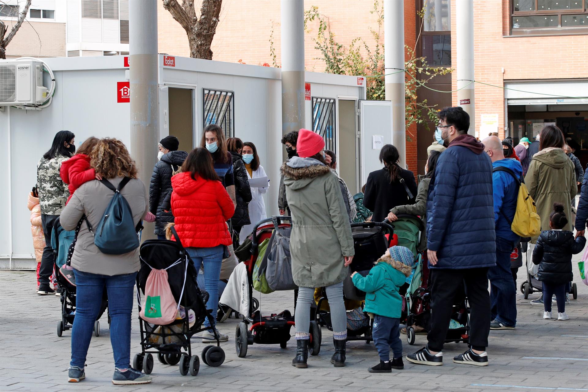 España supera el umbral de los 8 millones de contagios tras sumar 162.000 nuevos casos