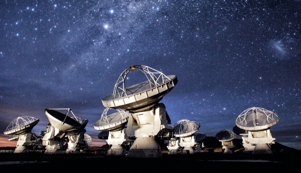 El telescopio ALMA capta 'in fraganti' a un misterioso intruso estelar