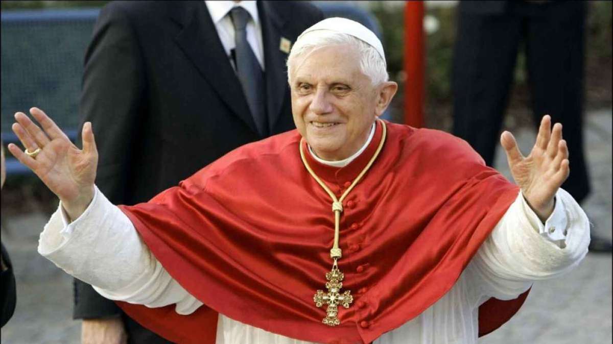 Benedicto XVI renunció a su pontificado porque sufría insomnio