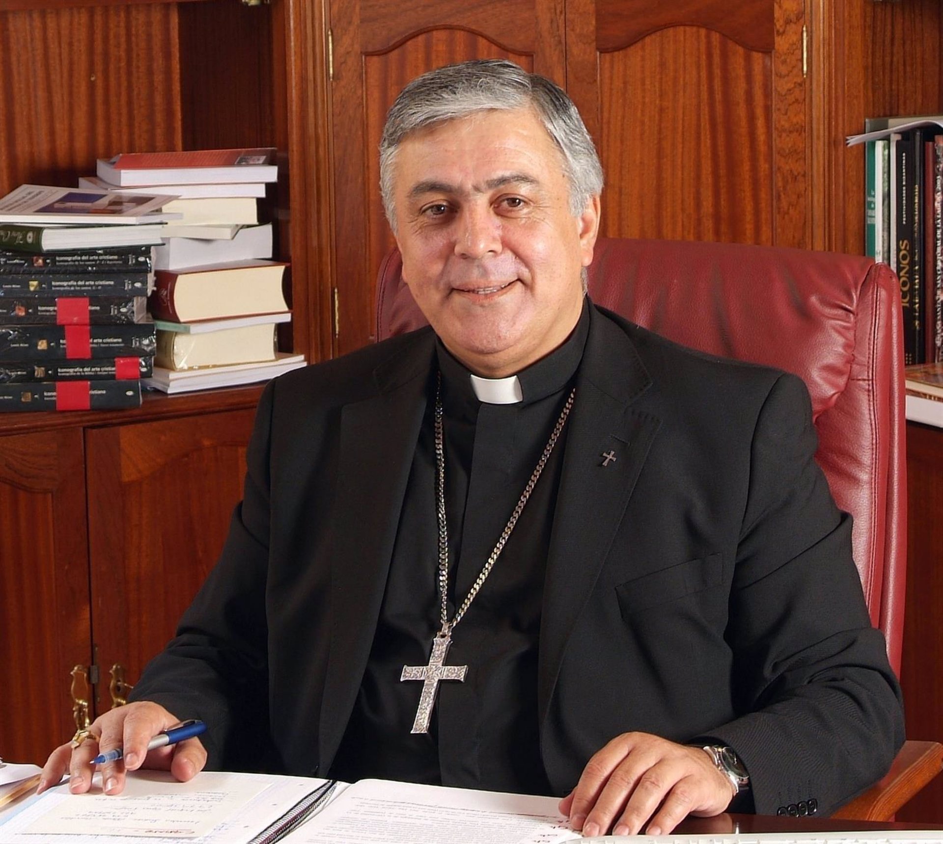 El obispo de Tenerife vuelve a hacer gala de su homofobia: "La homosexualidad es un pecado mortal"
