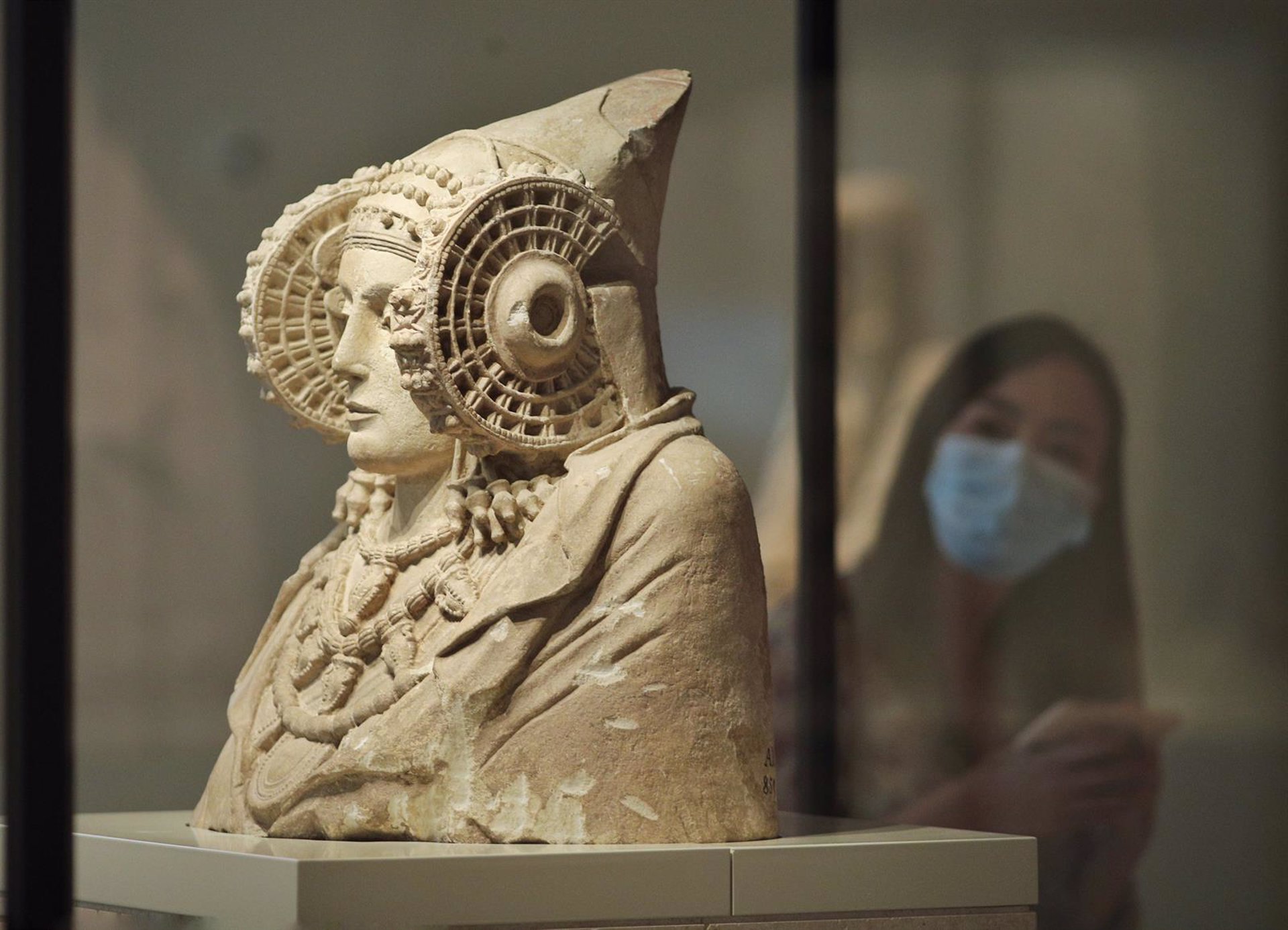 Dama-de-Elche-en-el-Museo-Nacional-Arqueológico