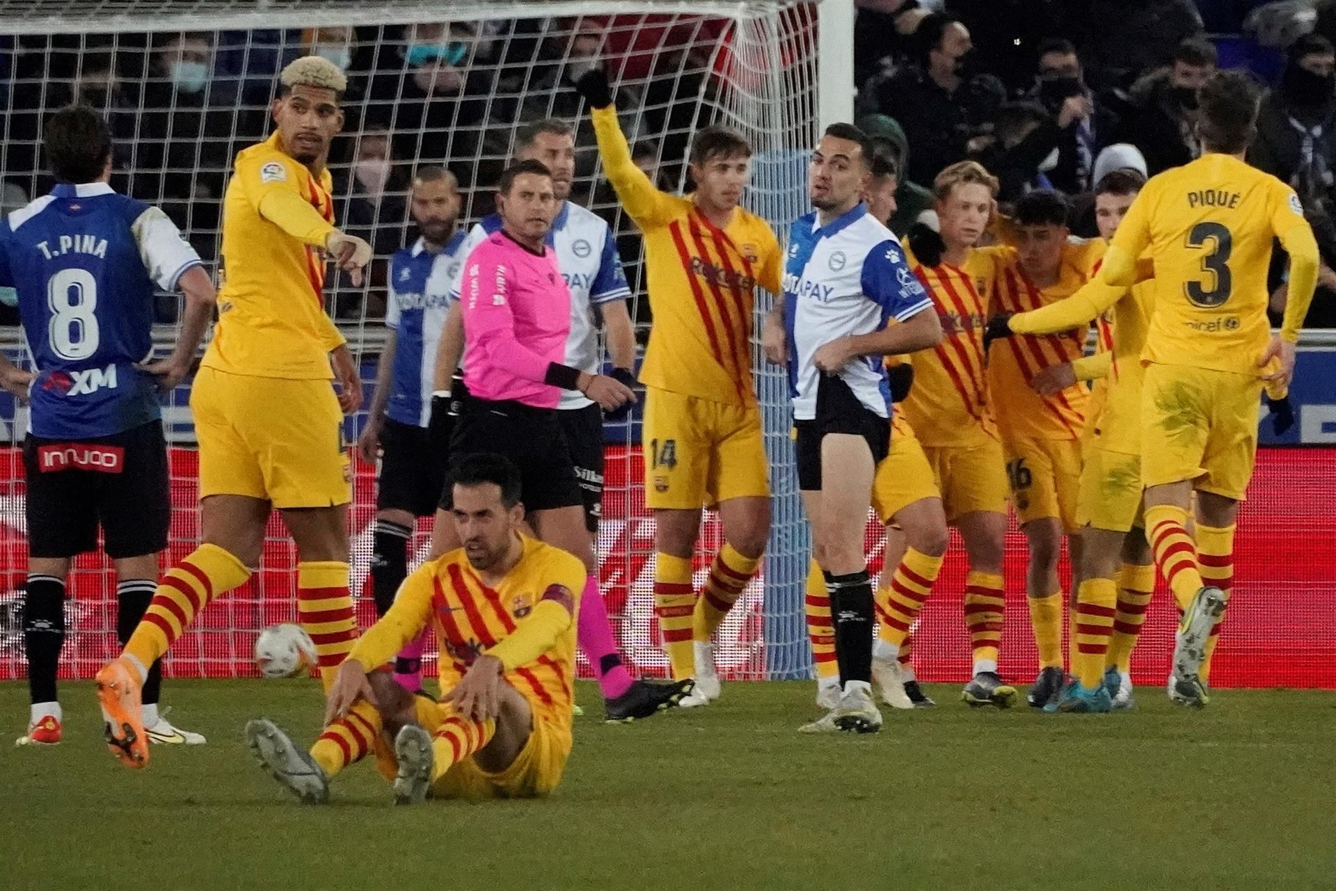 Un lánguido Barça salva los muebles en el minuto 87 ante el Alavés (0-1)