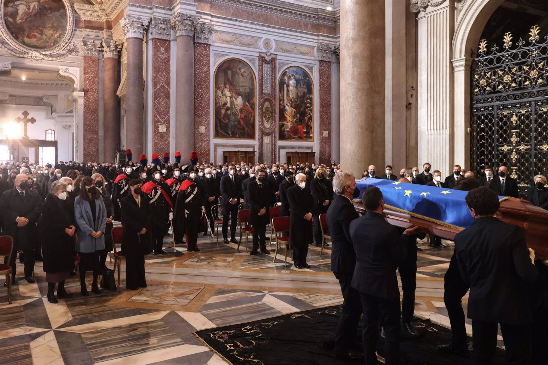 Italia y las instituciones de la UE dan su último adiós a David Sassoli en un funeral de Estado en Roma