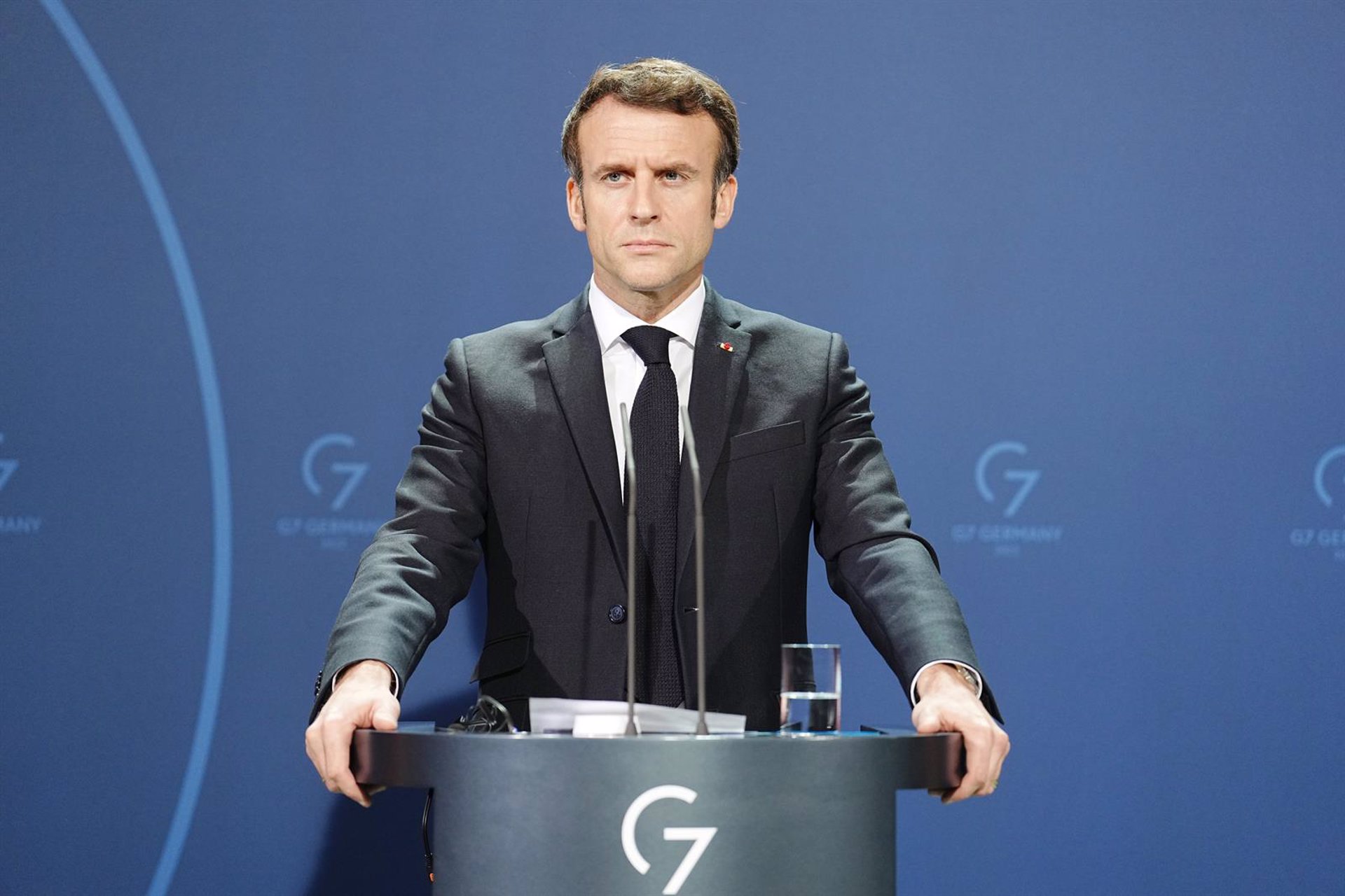 Macron pide a Biden y al Gobierno ruso que no "incendien" más el conflicto con actos y palabras