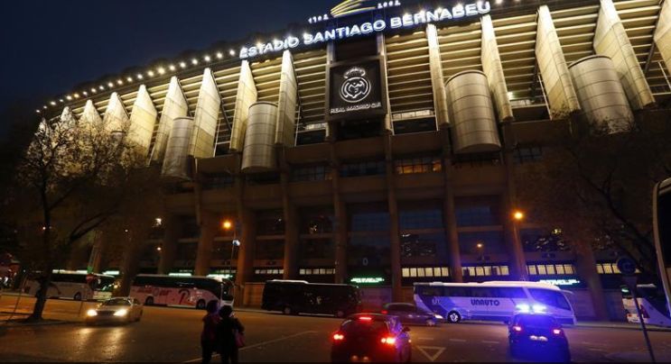 El Santiago Bernabéu, de noche