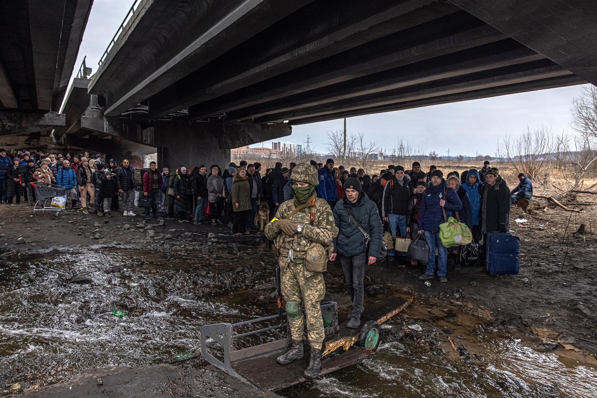 Новости 2024 года последние про украину. Ирпень разрушенный мост. Разрушенные мосты на Украине.