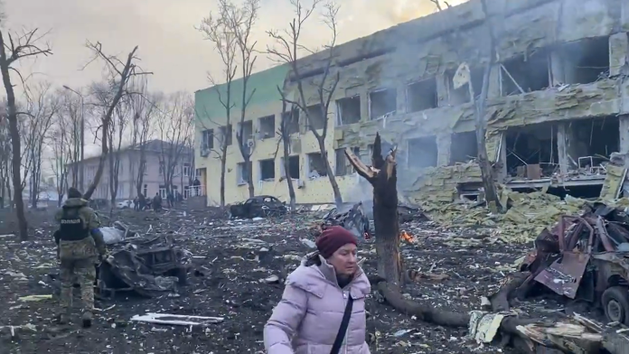 Rusia bombardea el hospital materno infantil de Mariúpol