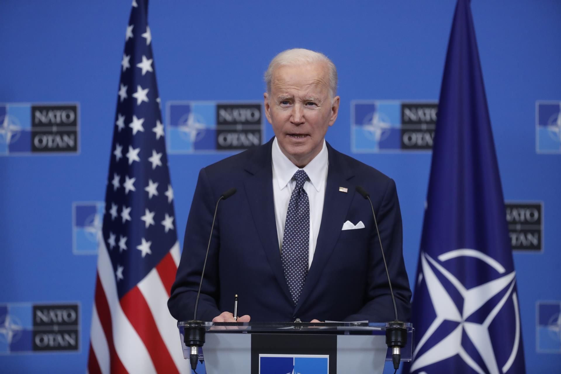 Biden advierte a Putin: "La OTAN responderá ante un ataque químico en Ucrania"