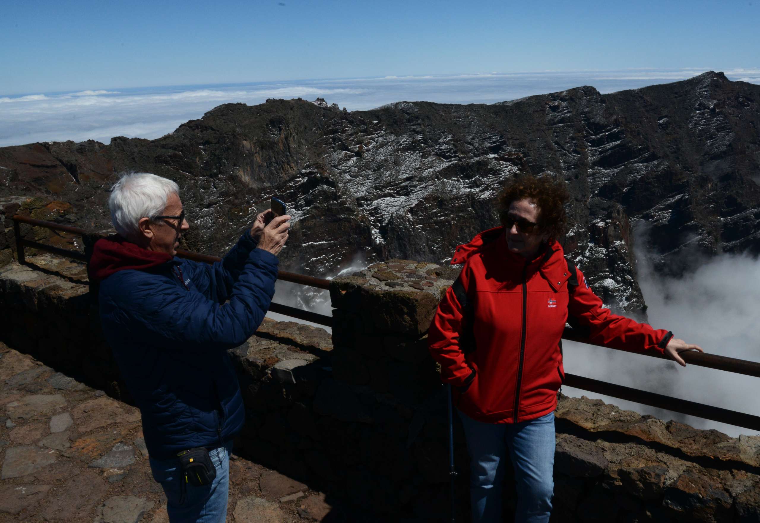 Turistas en el Roque de los Muchachos. Parque Nacional Caldera de Taburiente. La Palma. Foto: Alfredo Merino