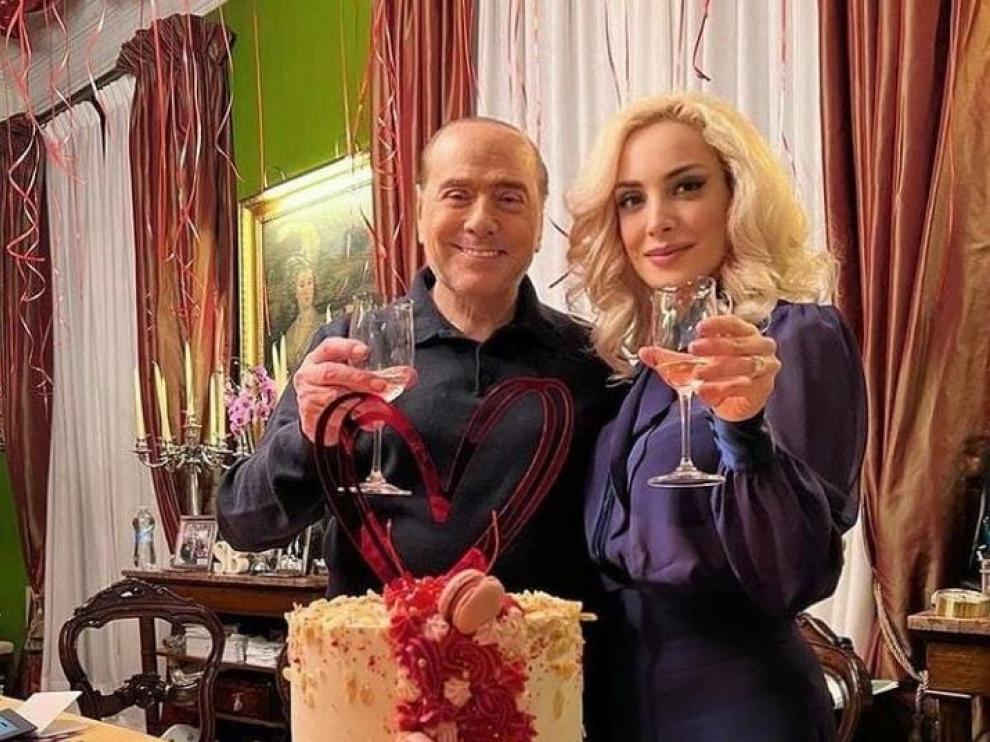 Silvio Berlusconi y su pareja