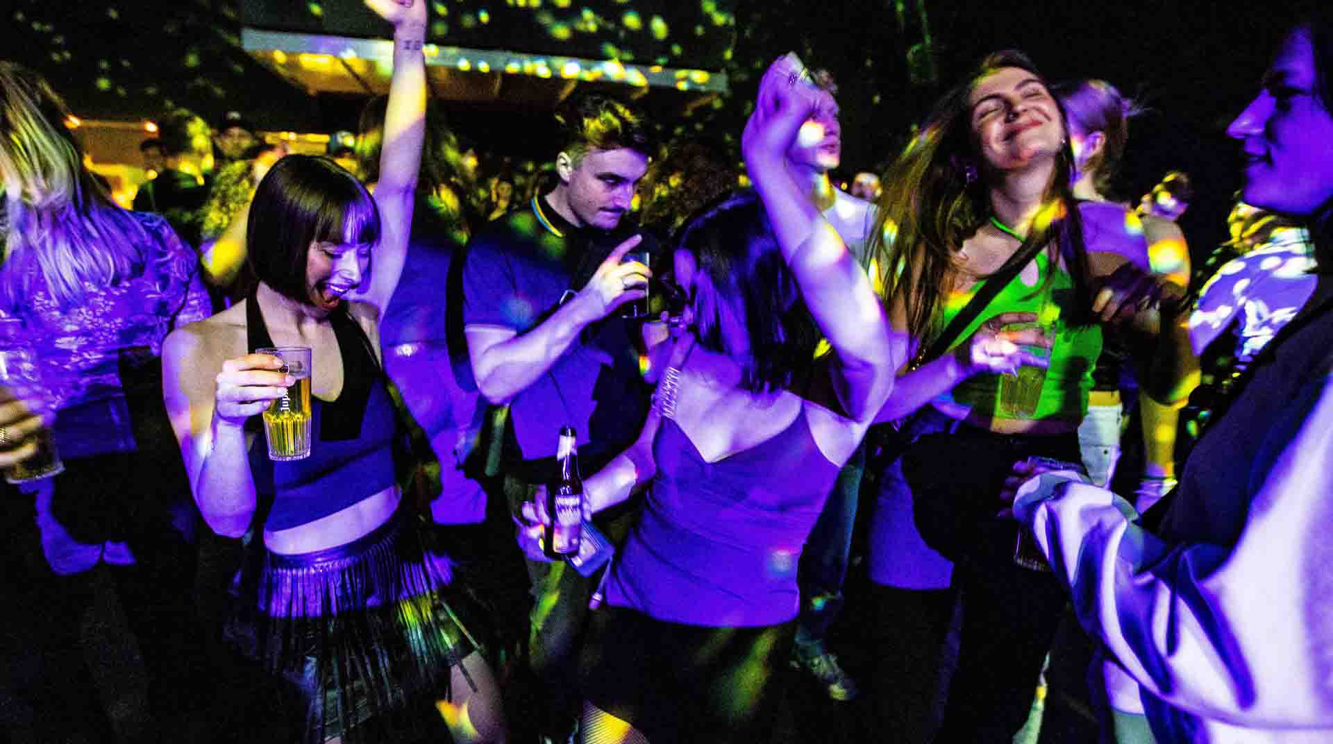 Vasos con tapa, la medida de las discotecas de Cataluña para evitar agresiones sexuales por sumisión química