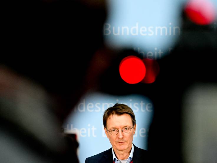 Alemania desarticula un grupo de antivacunas que planeaba secuestrar al ministro de Sanidad