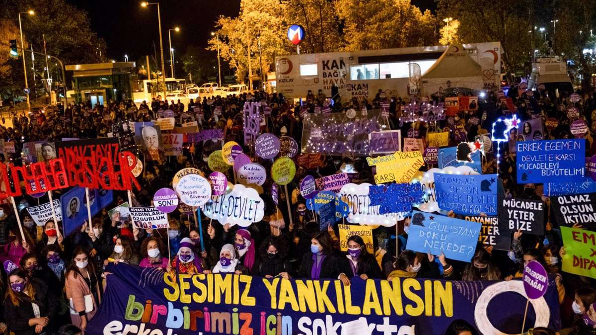 Ofensiva en Turquía para acabar con el grupo feminista más grande del país
