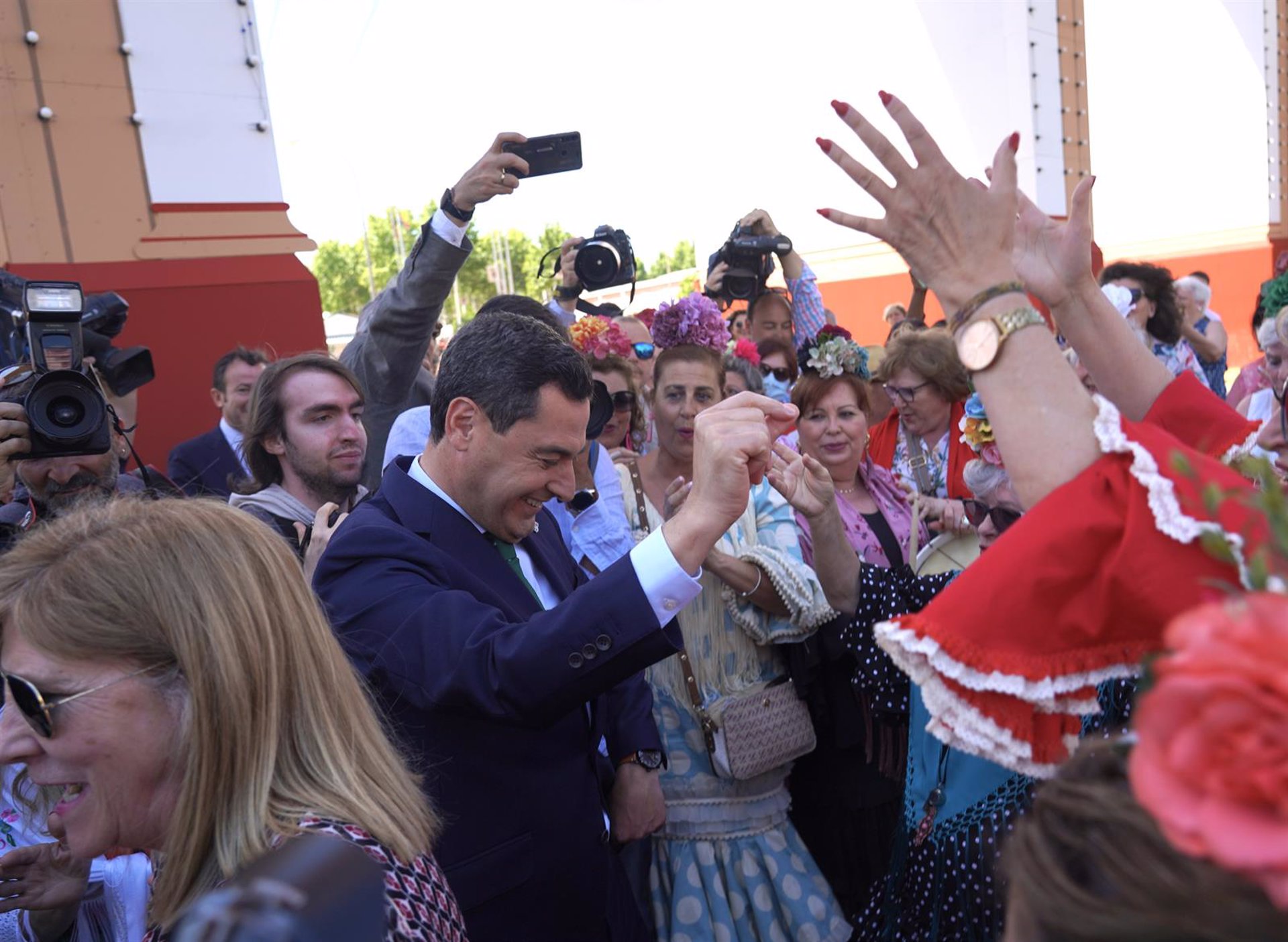 El presidente de la Junta de Andalucía, Juanma Moreno, este jueves en la Feria de Sevilla. 
