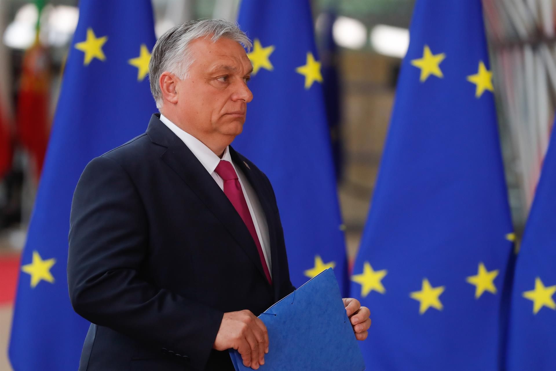 La UE busca un acuerdo de mínimos para embargar el petróleo ruso y esquivar el veto de Hungría