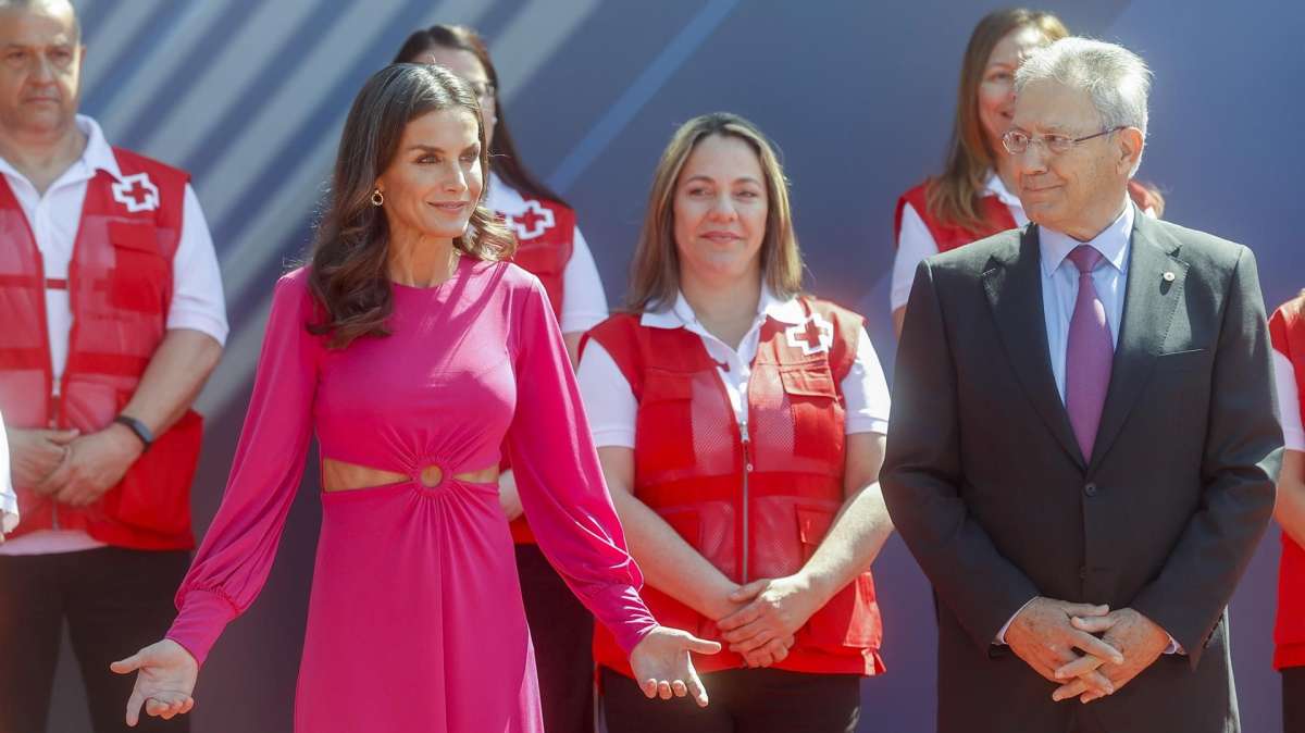 La reina Letizia entrega condecoraciones Cruz Roja