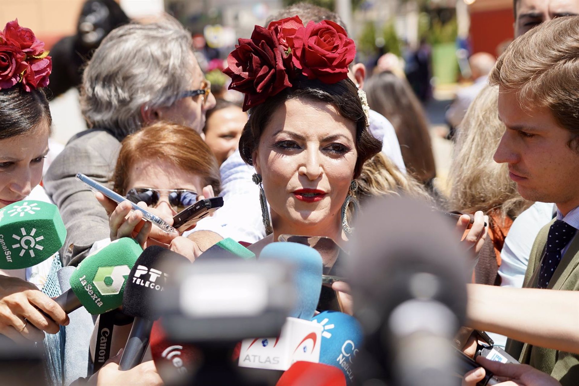 La cabeza de lista de Vox a las elecciones al Parlamento de Andalucía, Macarena Olona, este jueves en la Feria de Sevilla.