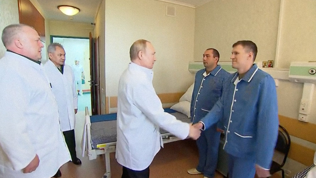 Putin visita un hospital de heridos de guerra