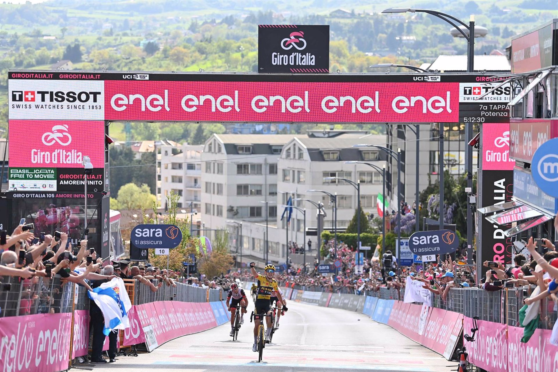 Koen Bouwman compra el combo 'etapa+montaña' en el Giro