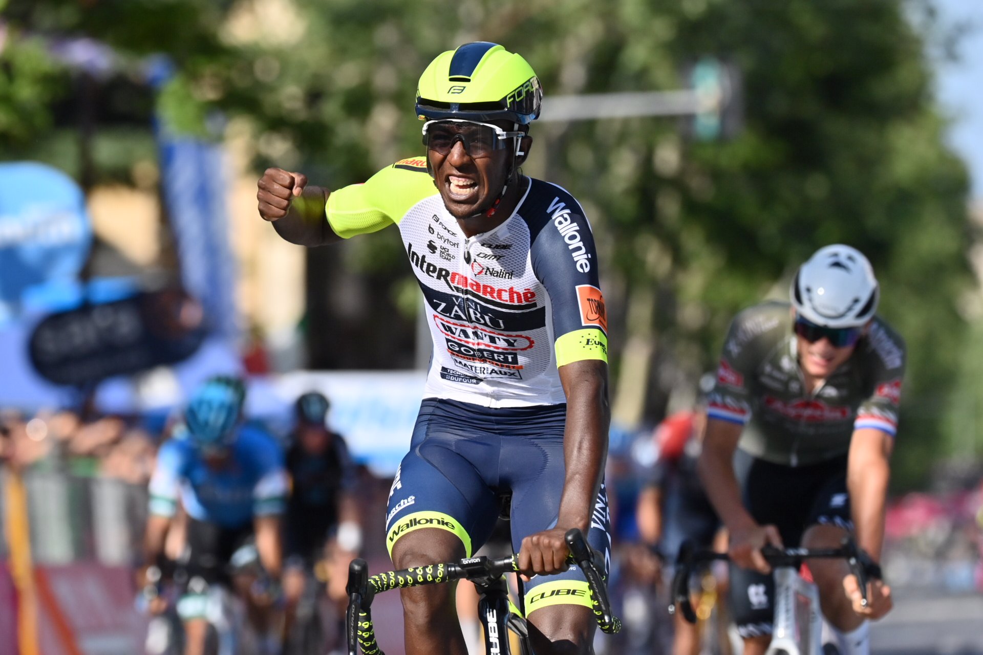 El eritreo Girmay se estrena en el Giro