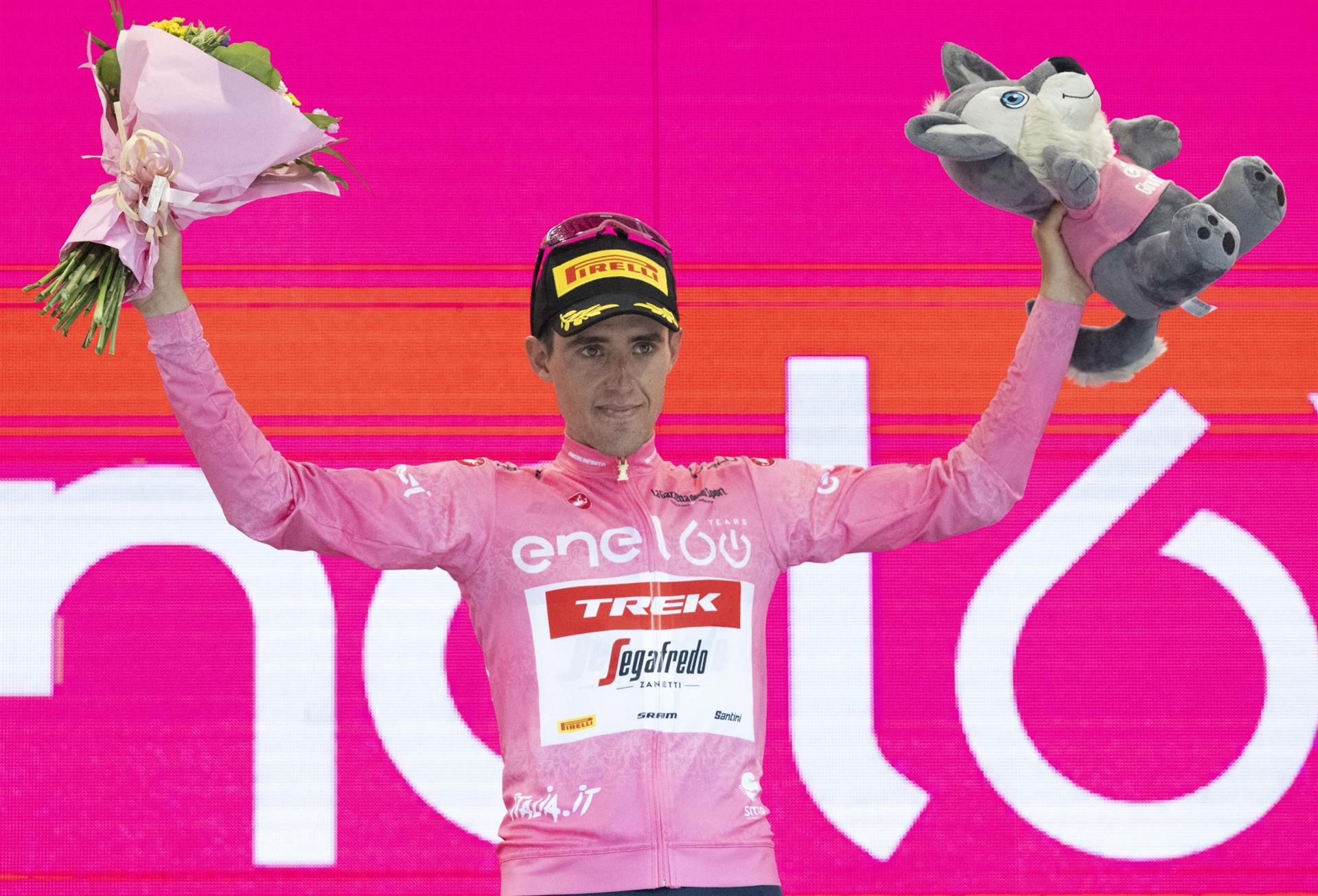 Juanpe López sigue liderando el Giro
