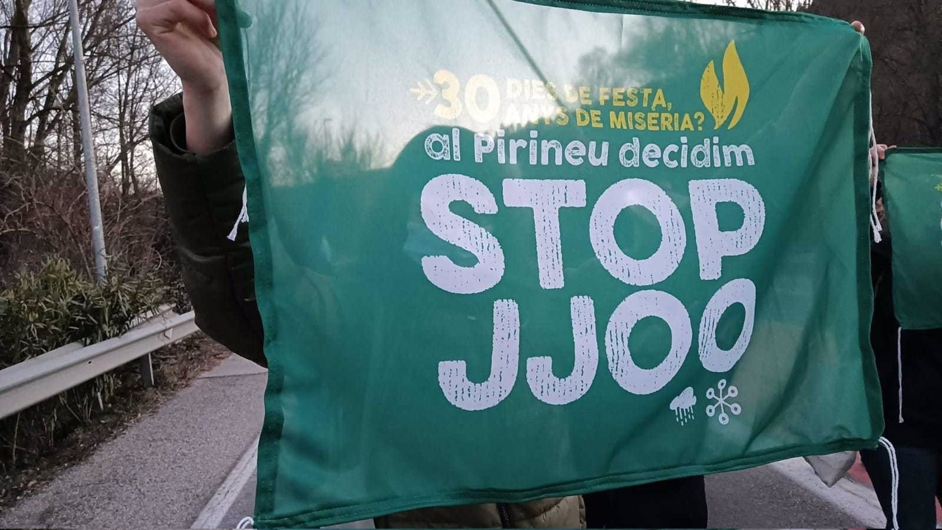 Miles de personas se manifiestan en Puigcerdà contra los JJOO de Invierno 2030