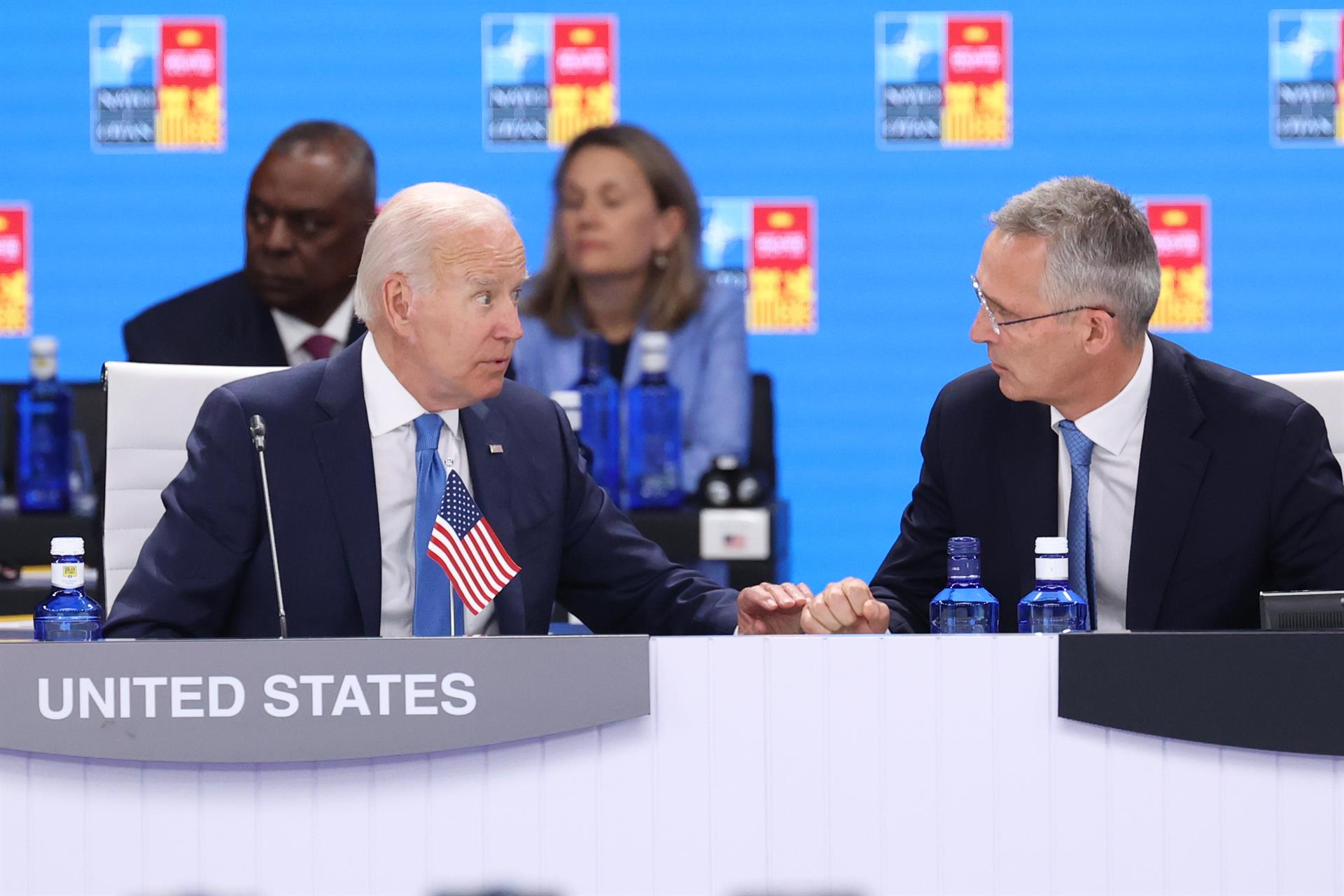 El presidente de EEUU, Joe Biden, conversa con el secretario general de la OTAN, Jens Stoltenberg