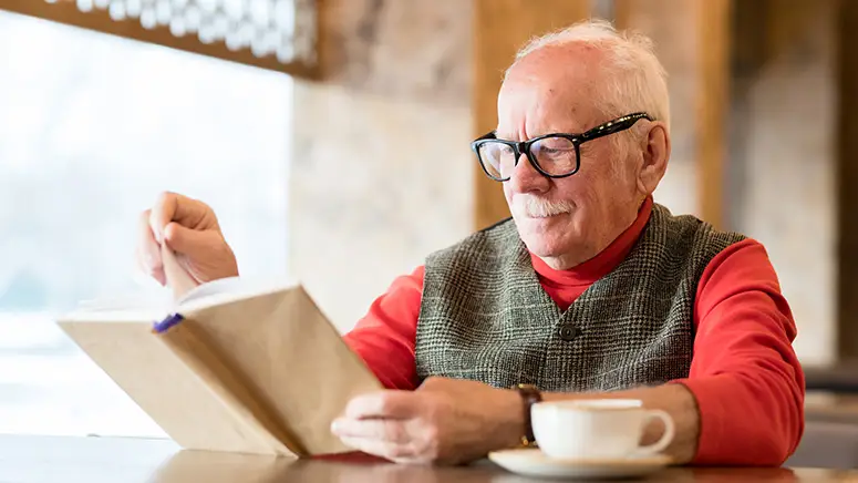 Cómo fomentar la lectura en personas mayores