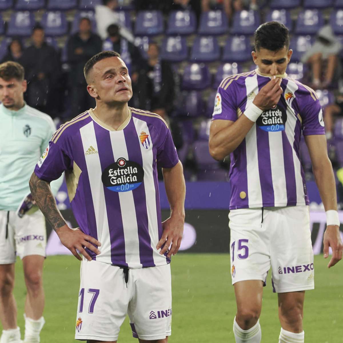 Los jugadores del Valladolid, tras bajar a Segunda.