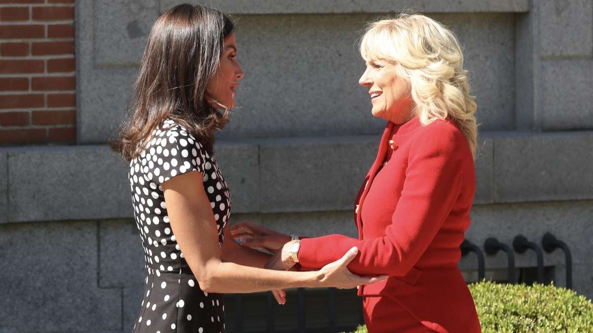 La Reina Letizia y Begoña Gómez reciben a Jill Biden en sus primeros actos en España