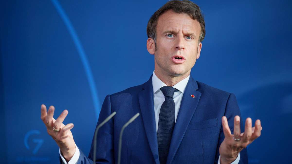 Macron lanza su controvertida reforma de las pensiones con sindicatos y oposición en pie de guerra