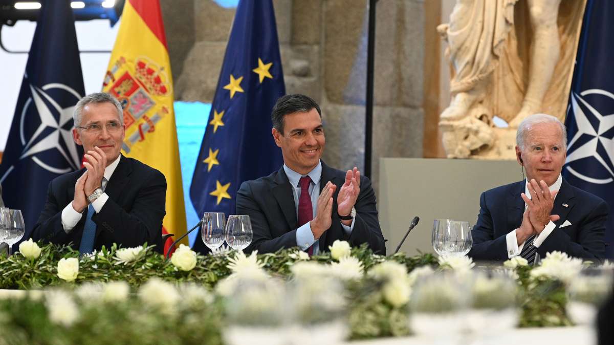 Jens Stoltenberg, Pedro Sánchez y Joe Biden