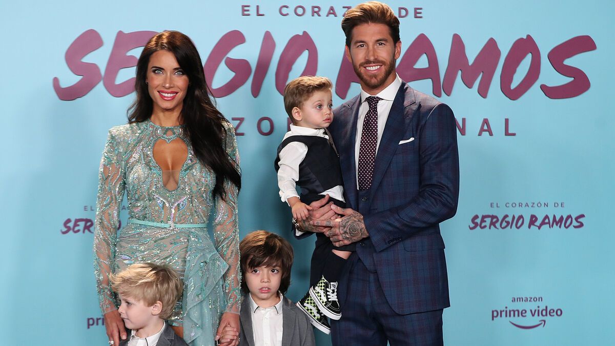 Sergio Ramos y Pilar Rubio junto a tres de sus hijos.