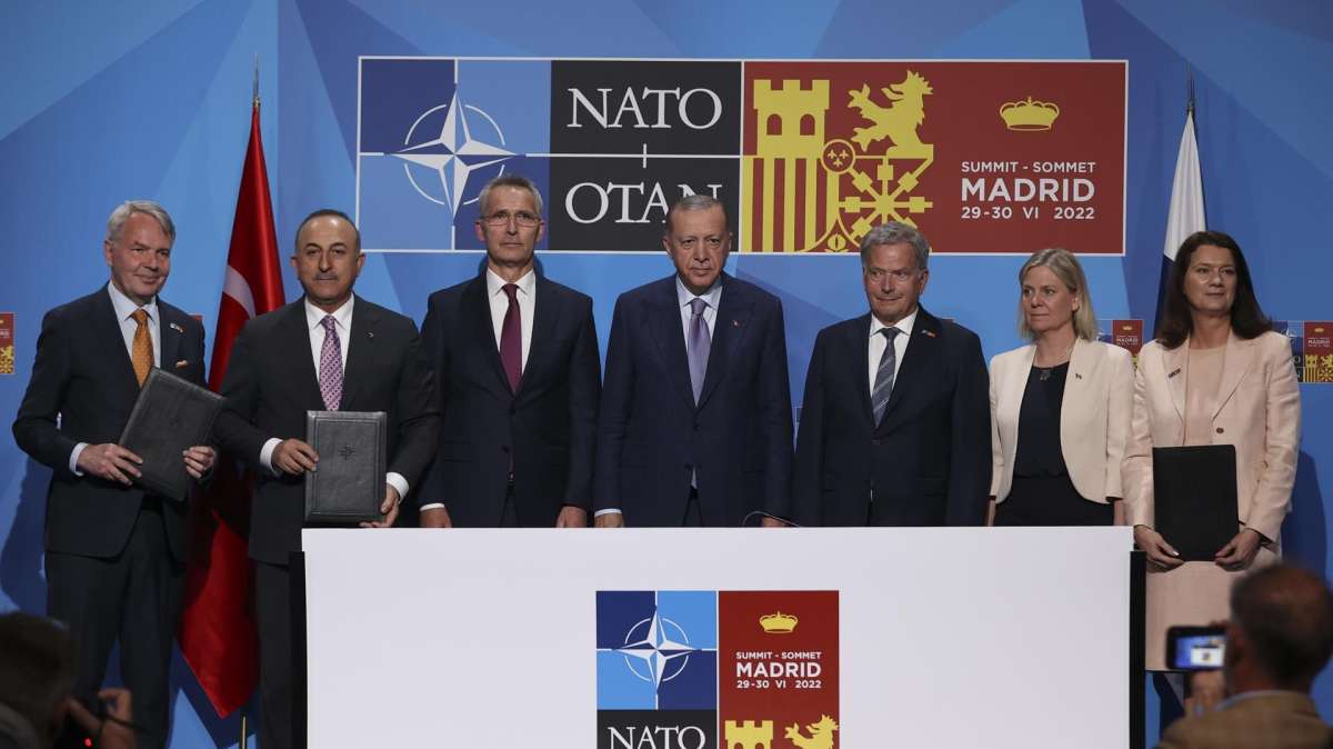 Turquía, Finlandia y Suecia firman acuerdo para el acceso de nórdicos a OTAN