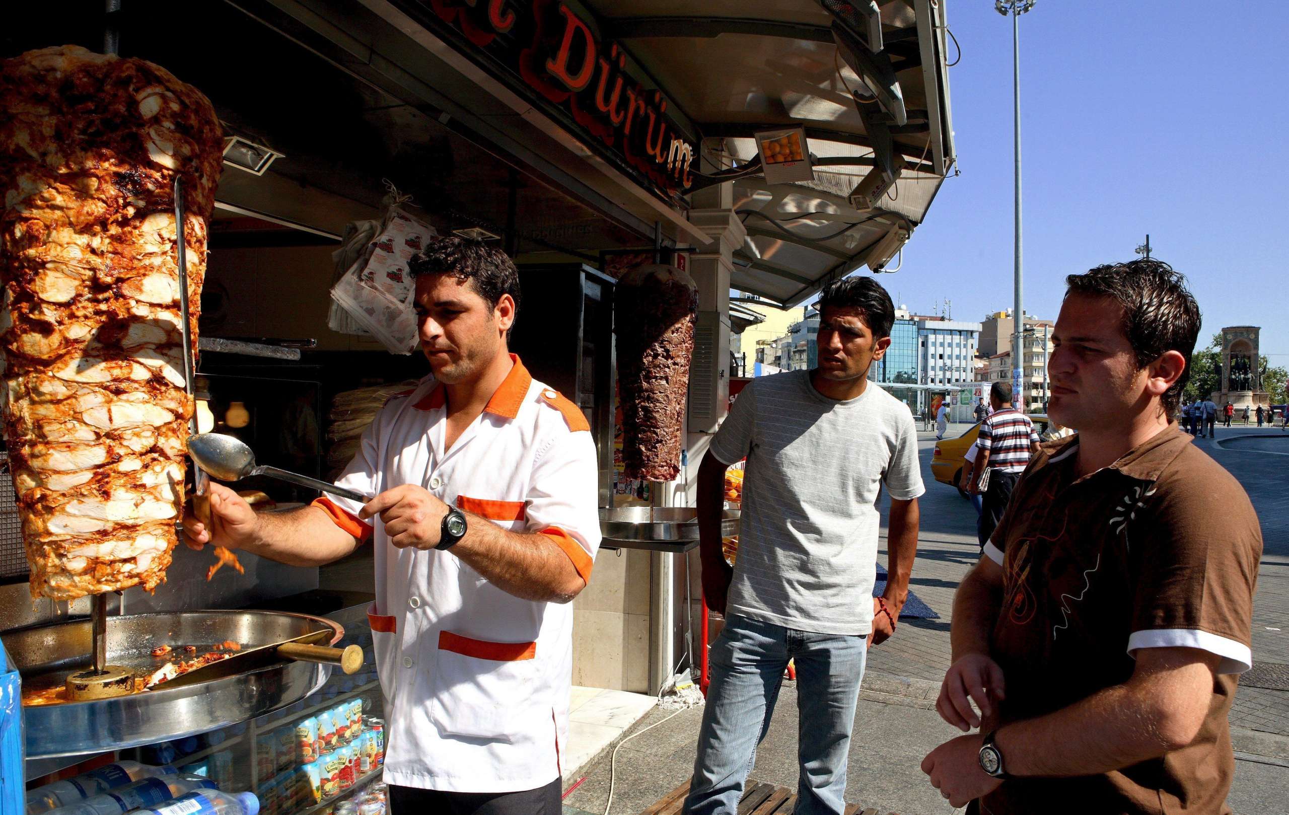 Adiós al kebab o cómo una inflación disparada socava el modo de vida de los turcos
