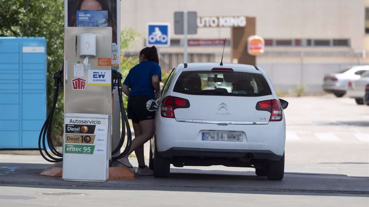 El precio de la gasolina baja un 0,33% esta semana y el del diésel cae un 1,5%