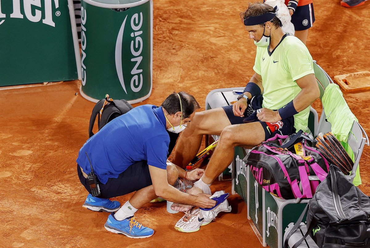 11-06-2021 Rafael Nadal of Spain has his strapping removed during the semi-final against Novak Djokovic of Serbia at the Roland-Garros 2021, Grand Slam tennis tournament on June 11, 2021 at Roland-Garros stadium in Paris, France - Photo Nicol Knightman / DPPI
DEPORTES
Nicol Knightman / DPPI / AFP7 / Europa Press | Foto: Europa Press
